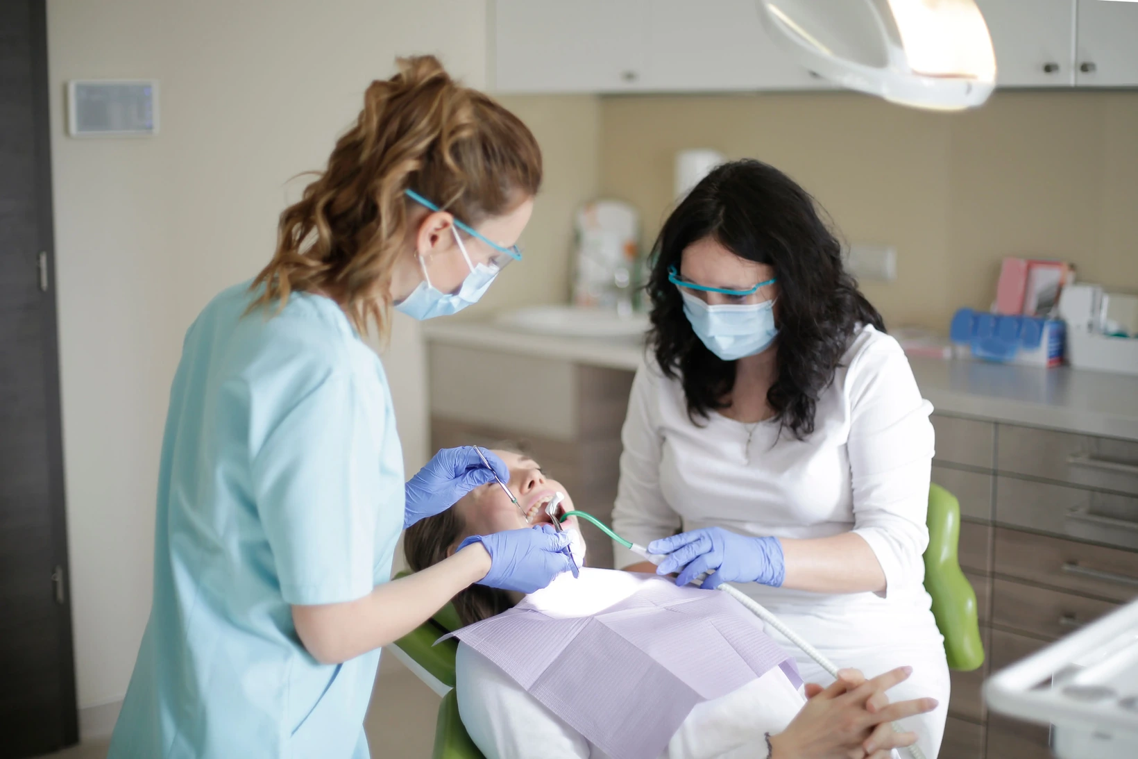 Emergency dentist near Iroquois Park, Louisville KY treating a patient with a dental abscess